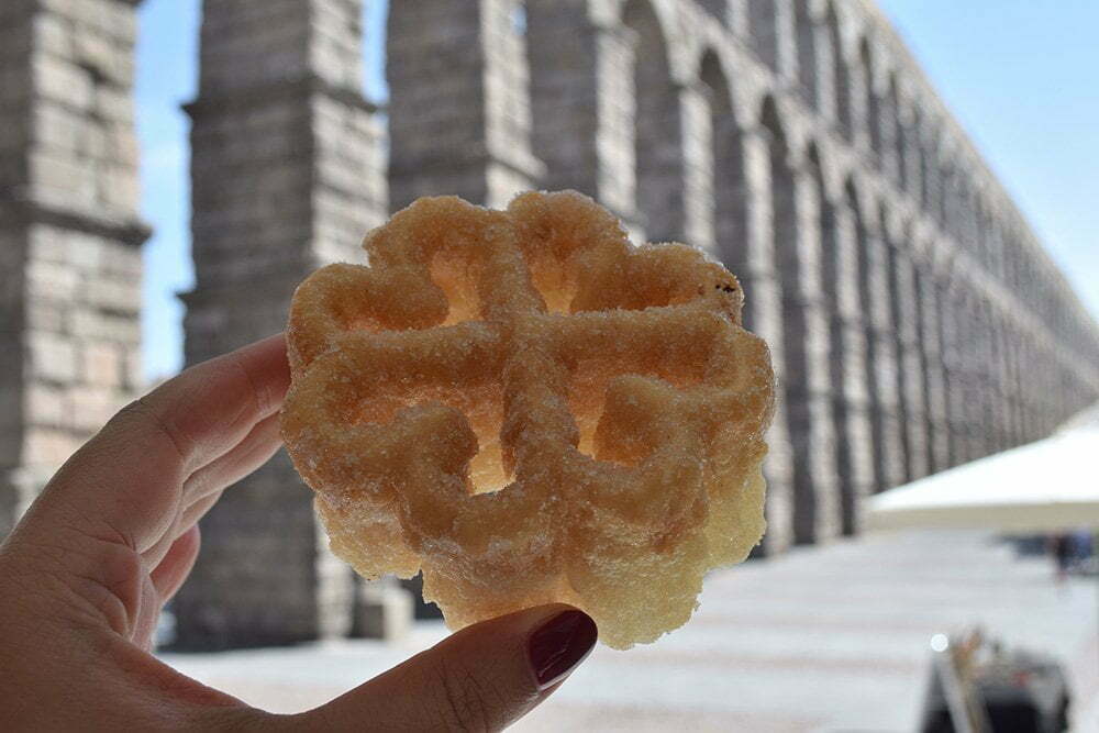 Wat is jouw favoriete vakantie bestemming? In Spanje in Segovia vond ik een typisch koekje, flores genaamd.