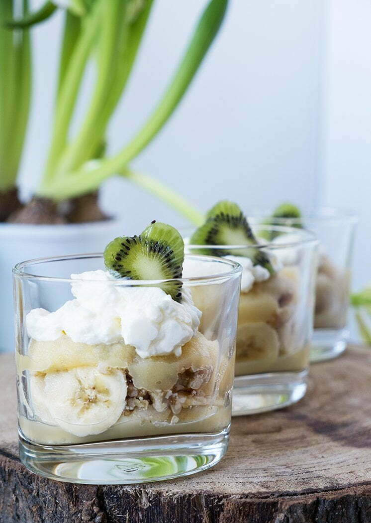 Fris toetje met appelmoes en een hartje van fruit - Foodybox