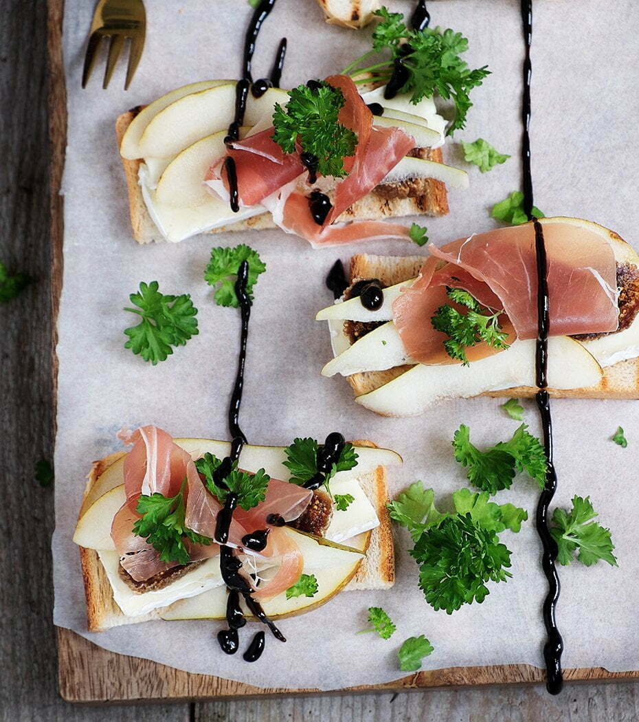 Brie met gedroogde vijgen en zachte peer 