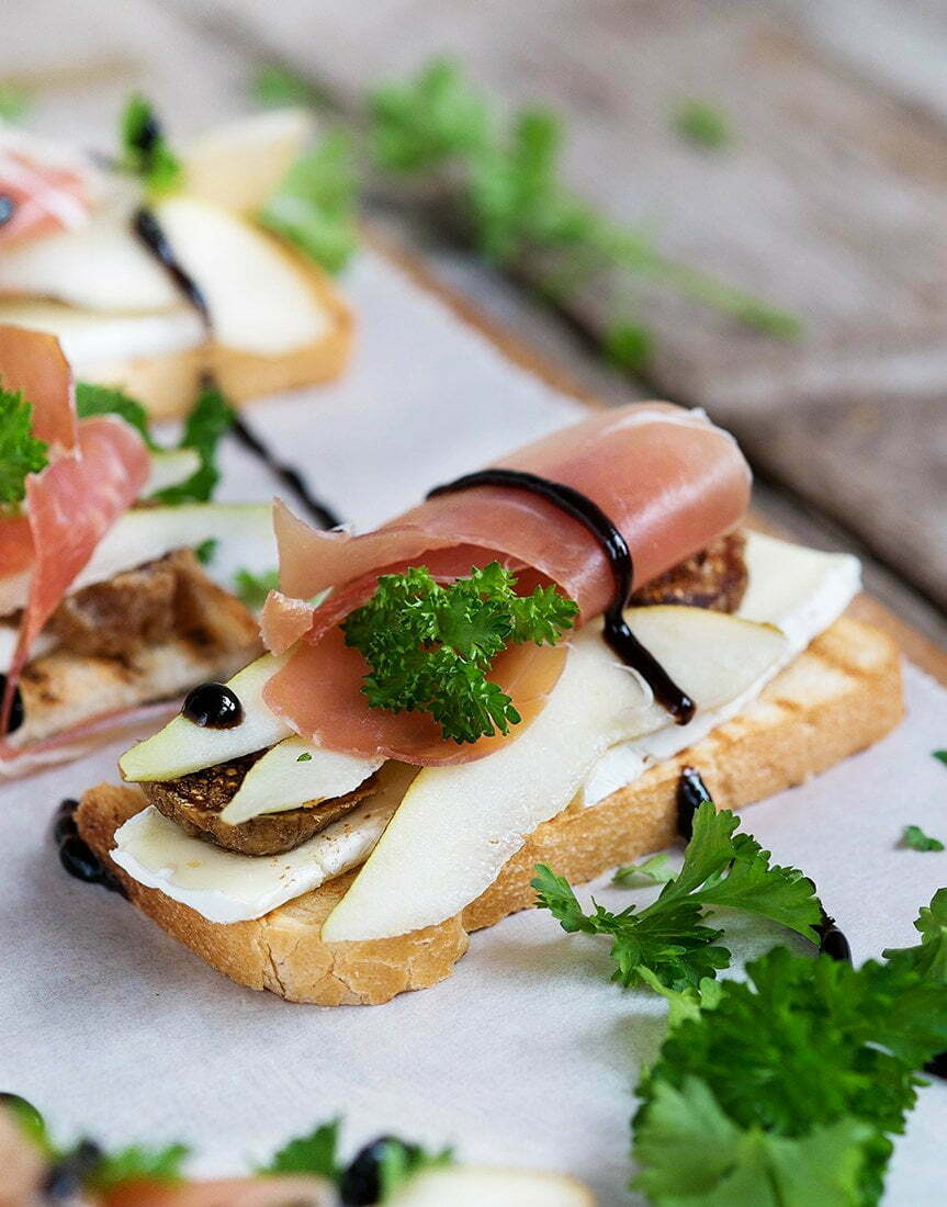 Brie met gedroogde vijgen en zachte peer 