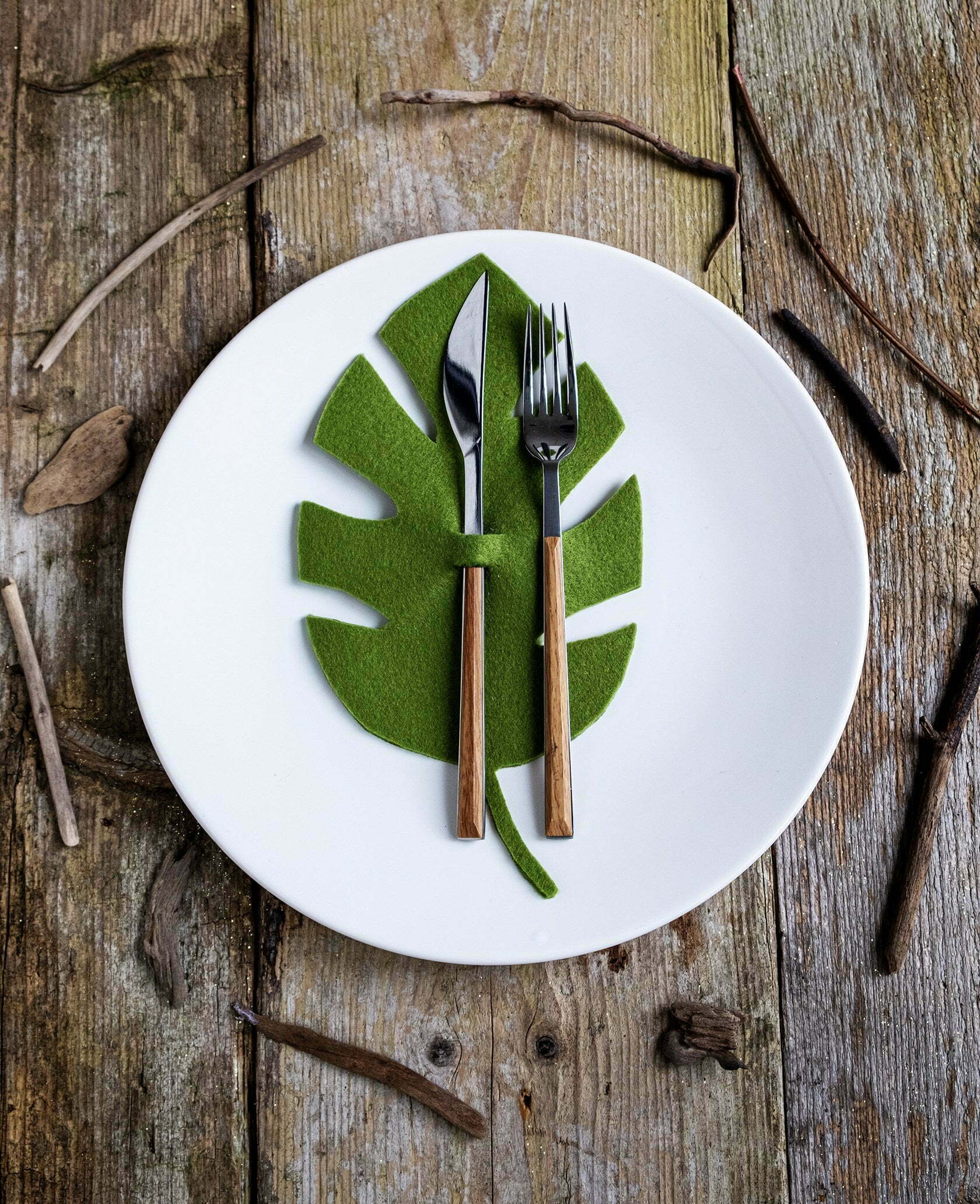 Tafel decoratie met een blad van vilt - Diy