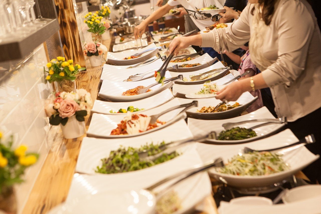 Vijf momenten waarop je liever niet zelf de keuken in duikt food