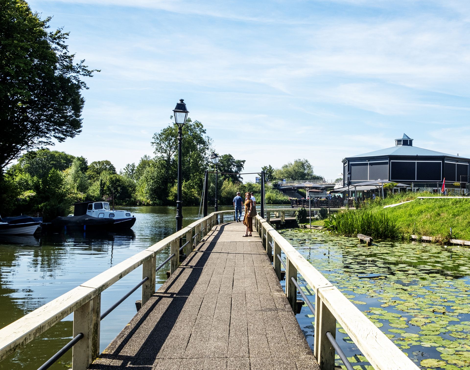 Deze prachtige vestigingsstad ligt centraal in het land aan de rivier de Linge