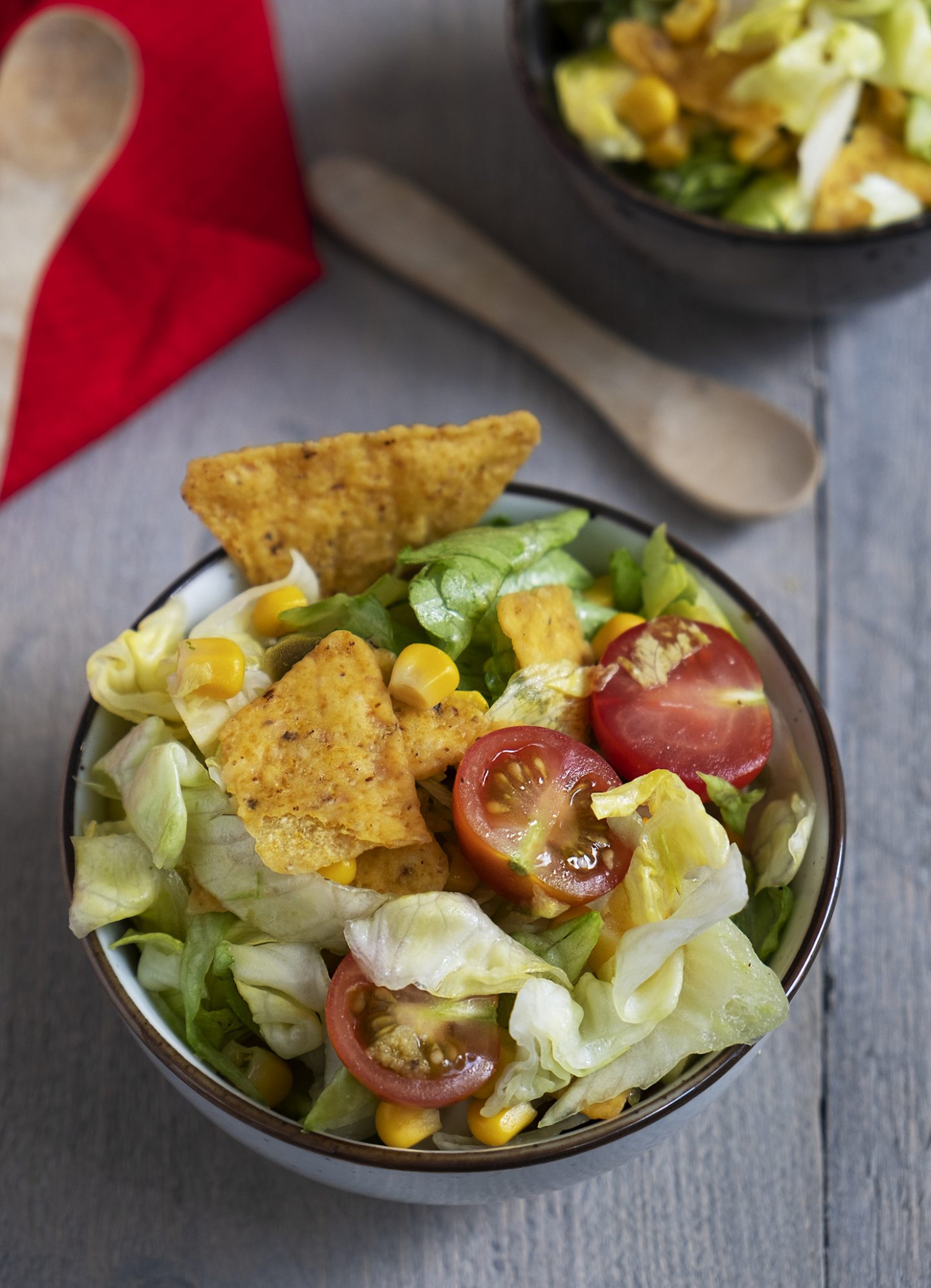 Mexicaanse nacho salade met avocado 