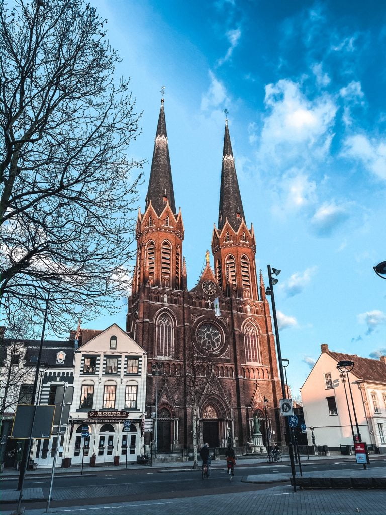 Kerk Tilburg Heuvel