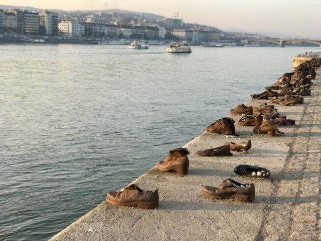 Schoenen aan de Donau