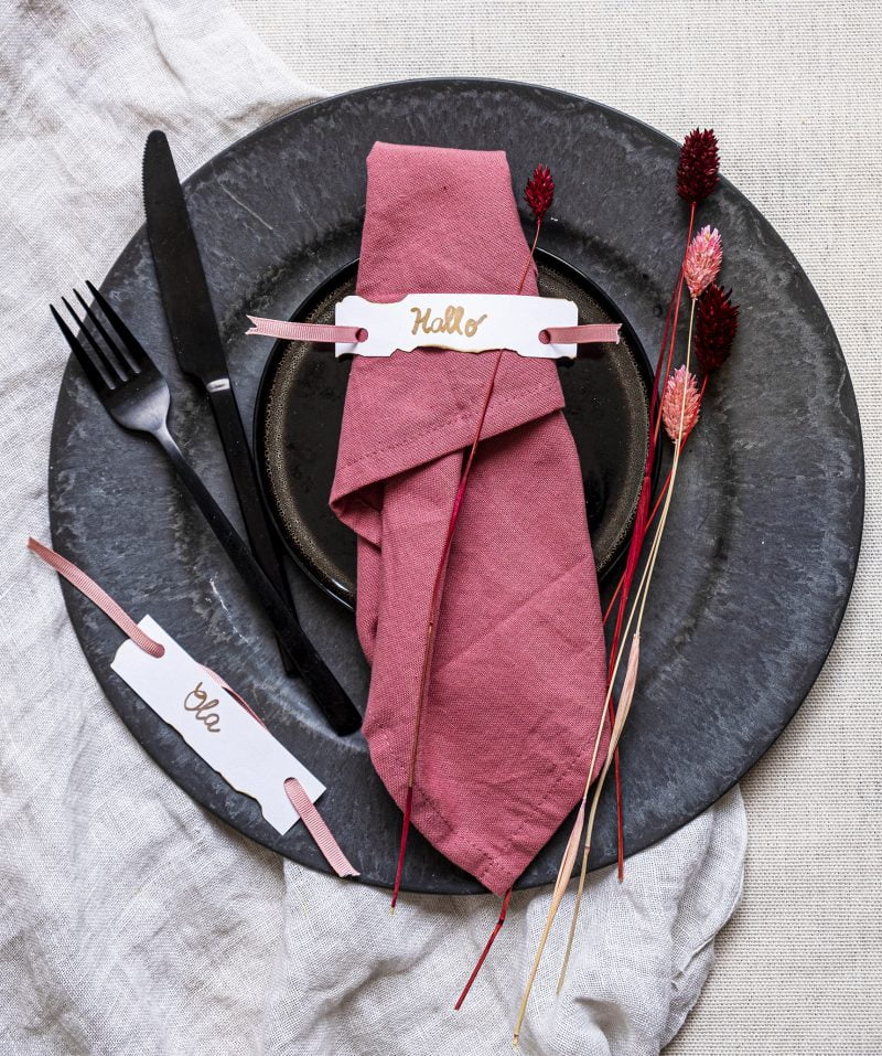 Encasa XO Stoffen servetten set van 4, puur katoen met holle zoom, zwart, vierkant, afmetingen 43 x 43 cm, tafelservetten, wasmachinebestendig en herbruikbaar