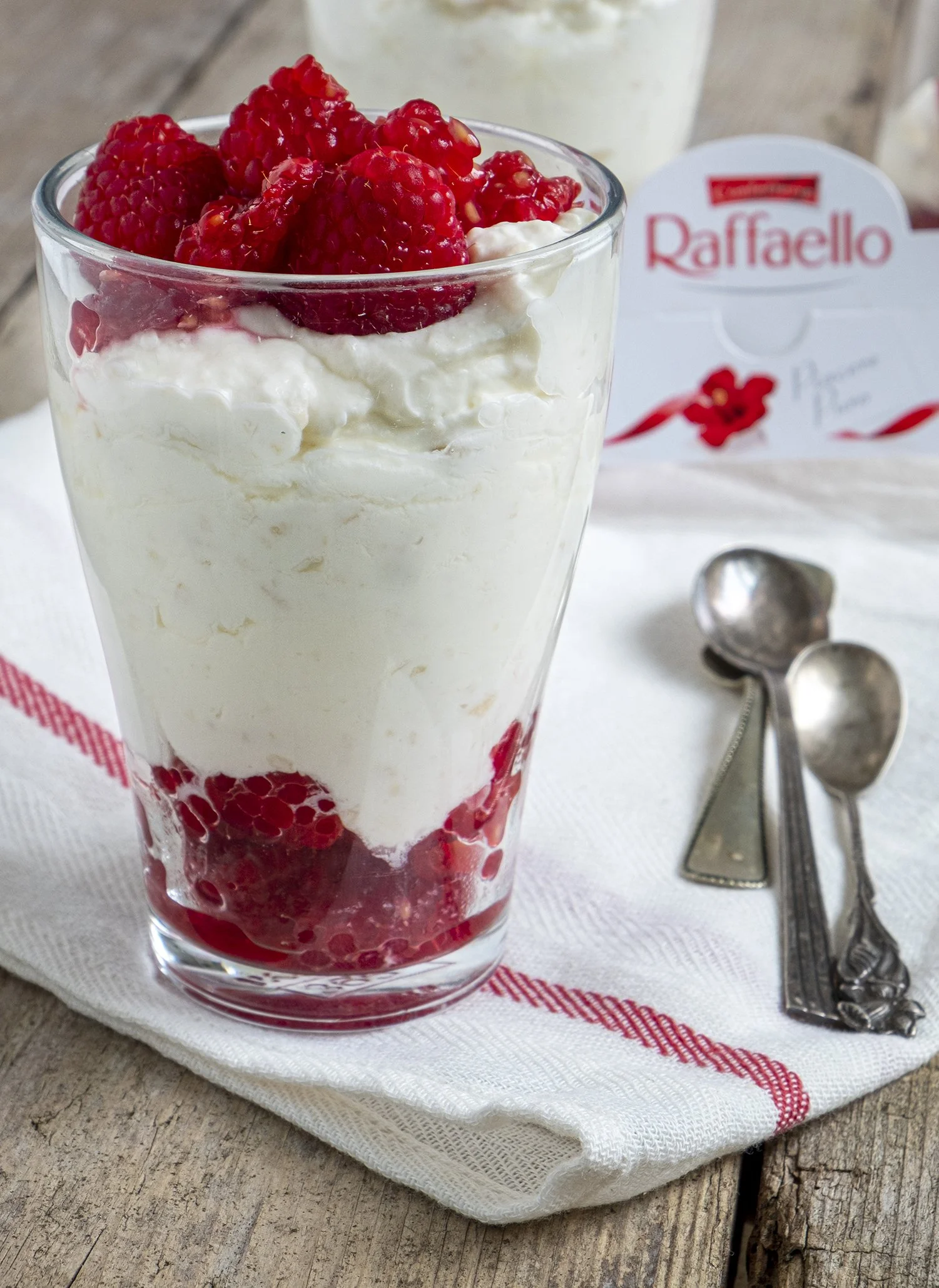 Raffaello dessert met verse frambozen