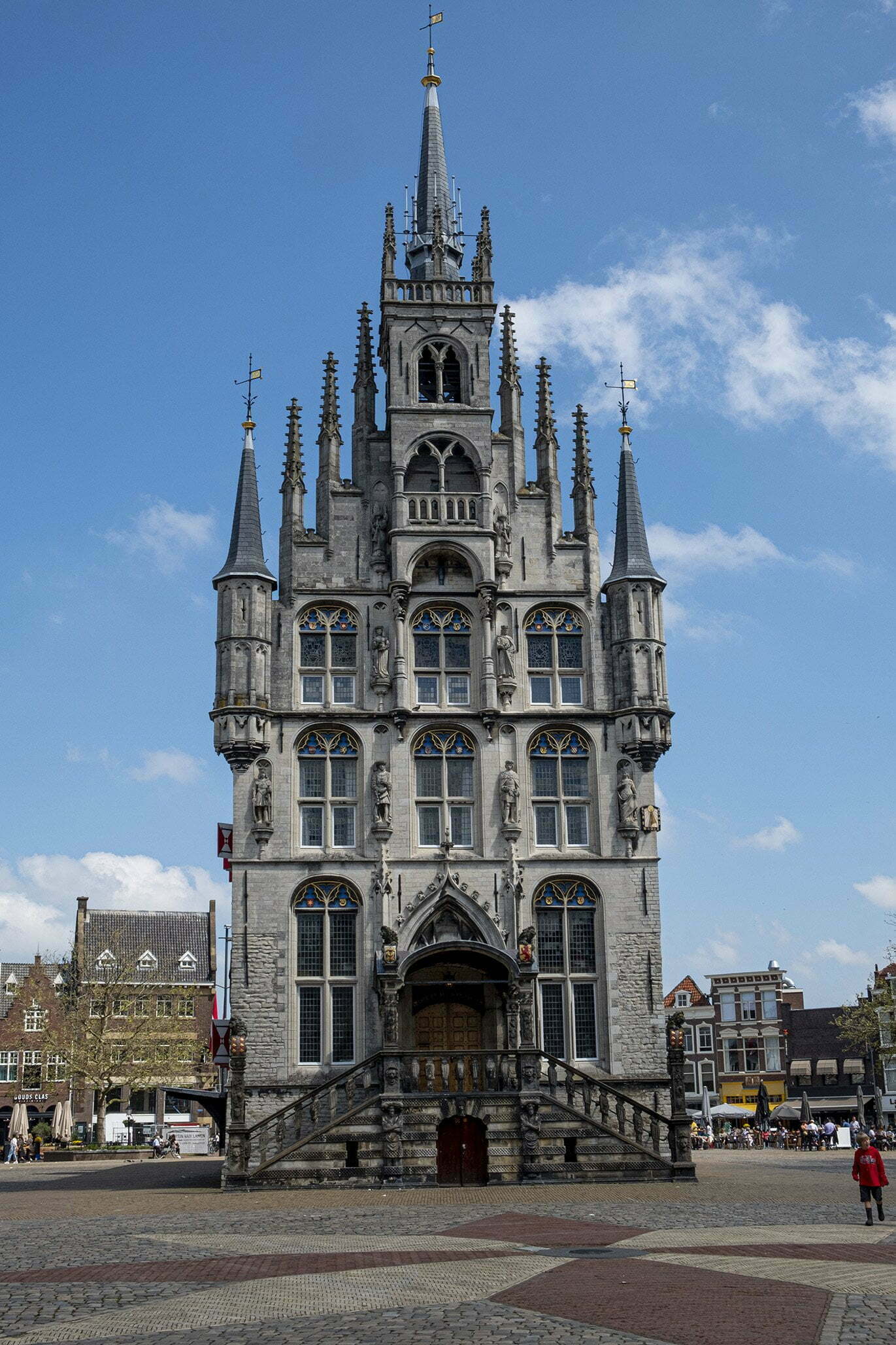 Zo heb je het oude stadhuis midden op de markt.