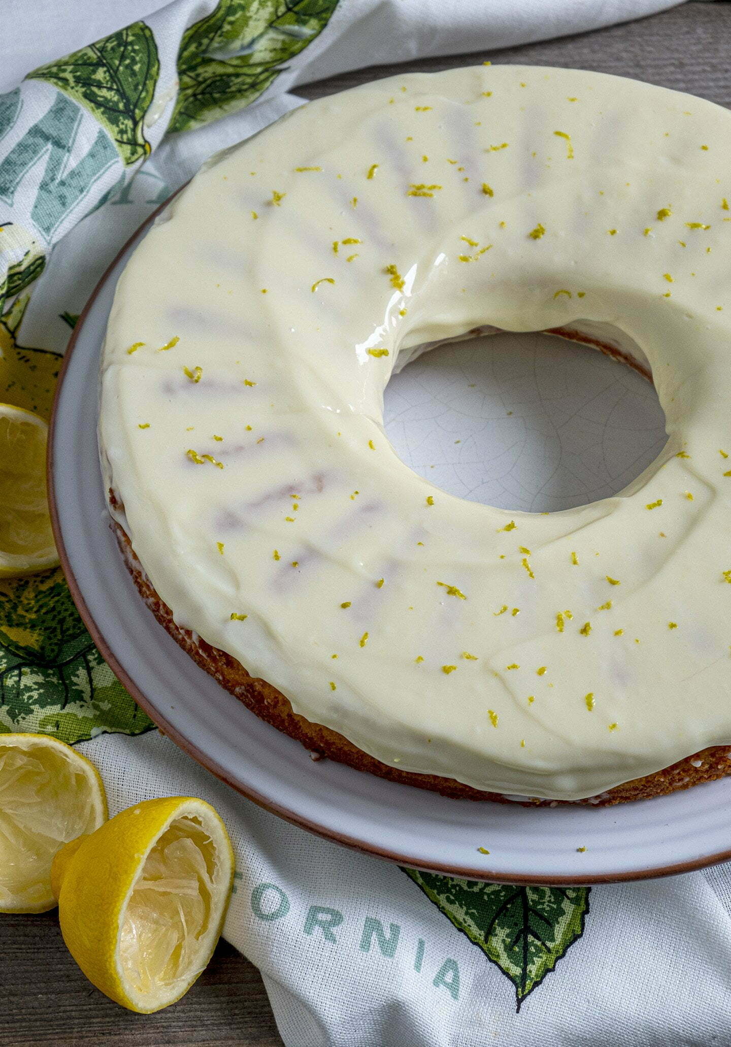 Luchtige citroencake met zachte citroenglazuur