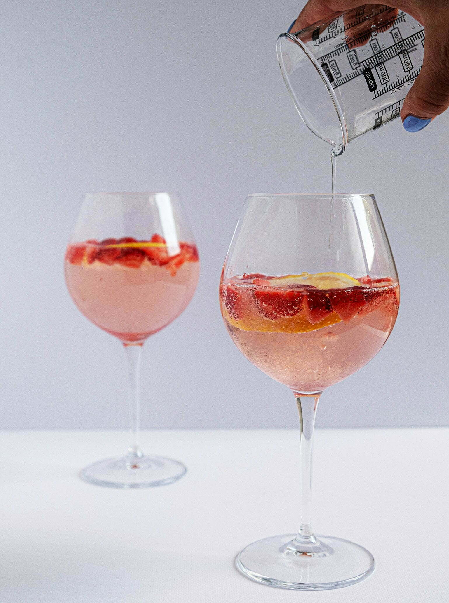 Gin-tonic recept met citroen en aardbeien