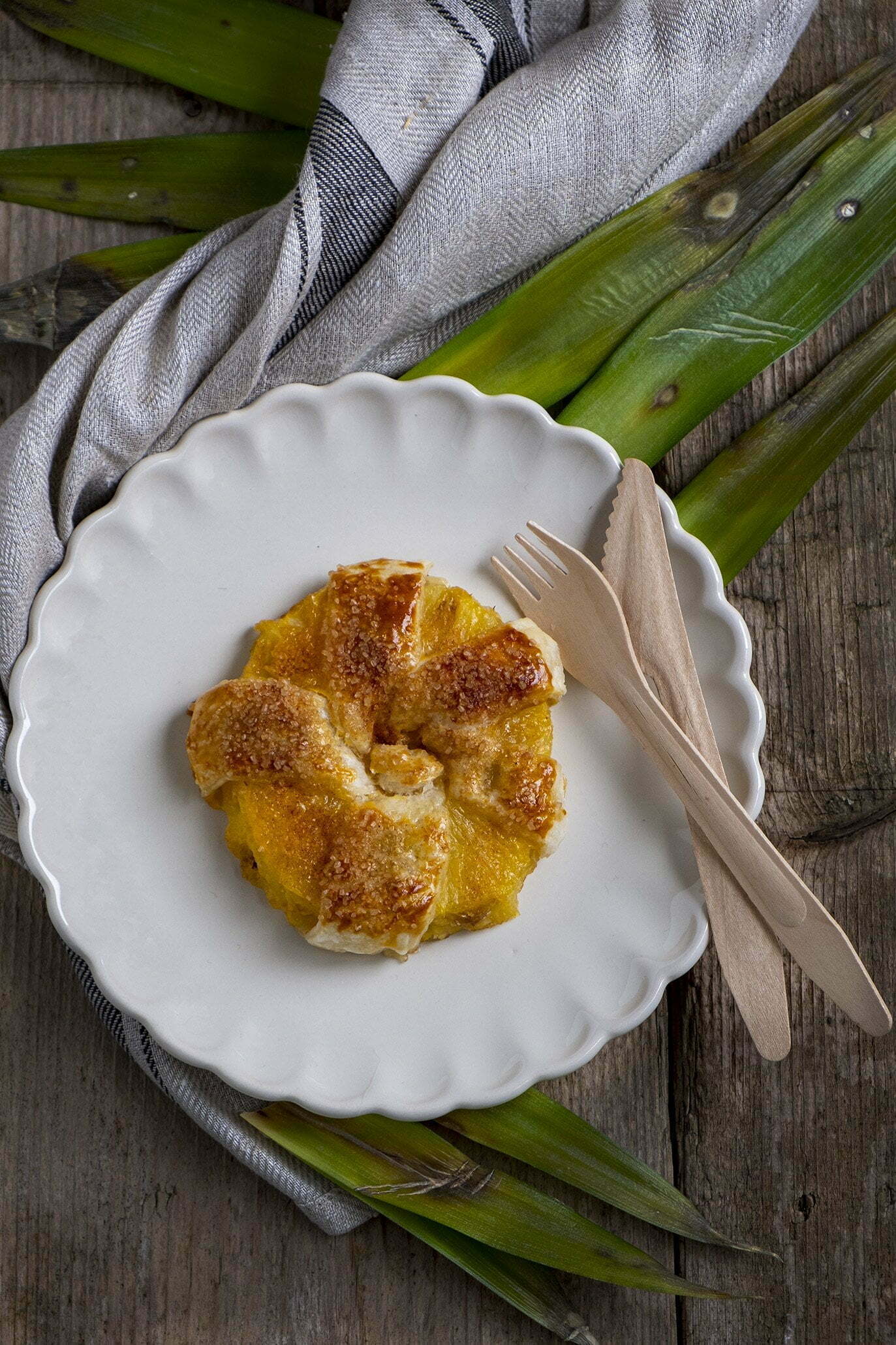 Makkelijk nagerecht van ananas en bladerdeeg Makkelijk nagerecht van ananas en bladerdeeg