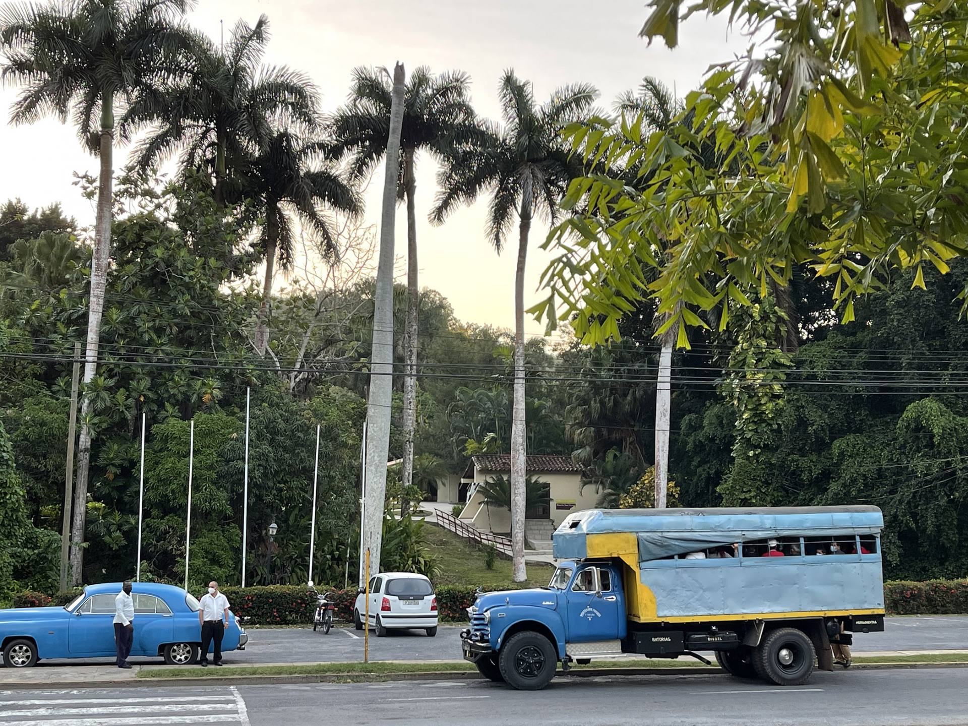 Voor het hotel in Viñales