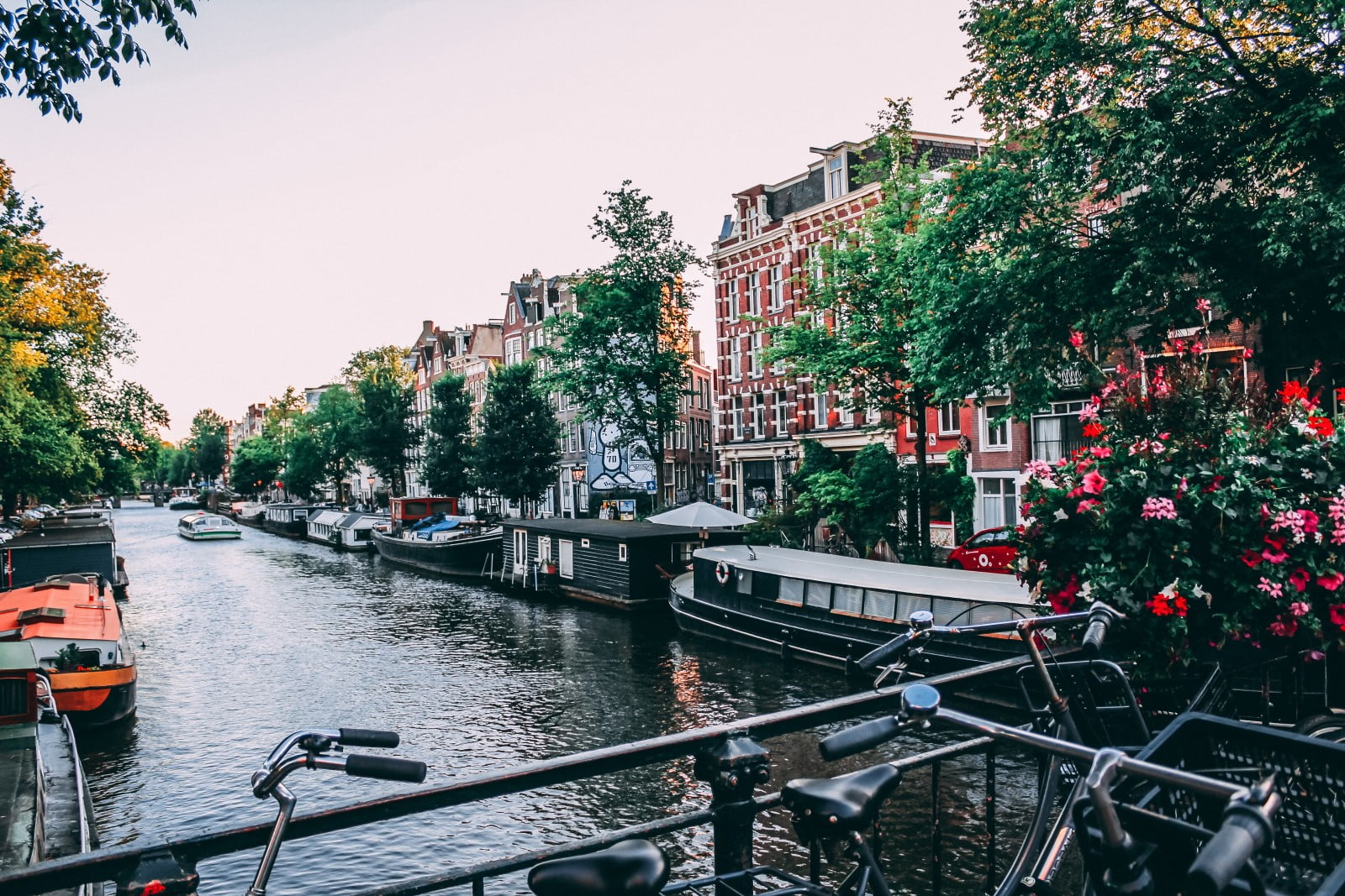 Boek een boottocht in Amsterdam en ontdek haar rijke geschiedenis